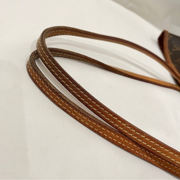 Authentic Pre-Loved Louis Vuitton Neverfull MM Monogram - Picture 6 of 14